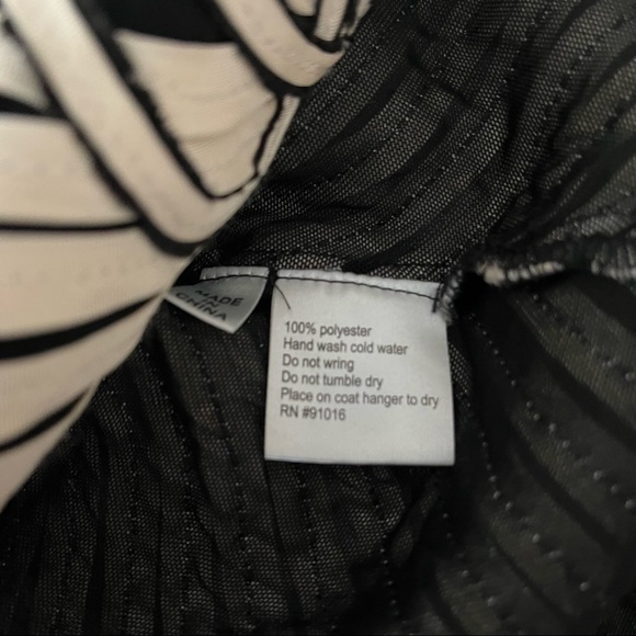 Obstinee by IKA Stretch Fitted Sleeveless Top - Picture 10 of 11